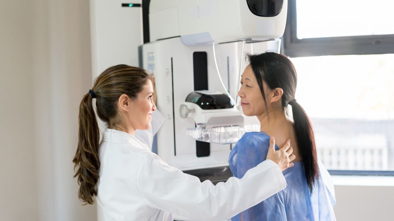 Tình trạng căng tức ngực chậm kinh có thể xảy ra do nhiều nguyên nhân khác nhau