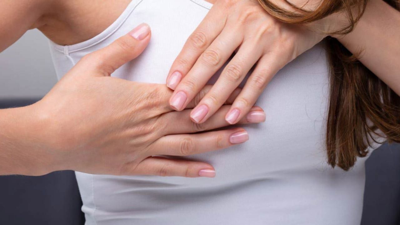 Tình trạng căng tức ngực chậm kinh có thể xảy ra do nhiều nguyên nhân khác nhau